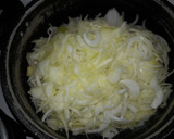 Foto del paso 2 de la receta: Tarta de cebolla y queso sin masa