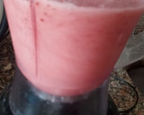 Foto del paso 4 de la receta: Licuado de banana y frutilla 🍌🍓