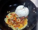 รูปขั้นตอนการทำที่ 5 ของ ข้าวผัดกุ้ง