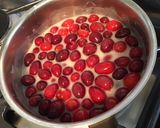 Une image de l'étape 8 de Noix de saint Jacques aux cranberries fraîches et citron caviar rose.