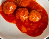 Une image de l'étape 3 de Boulettes de boeuf sauce tomate 🍅 aux oignons en cocotte😃.