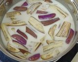 Gambar langkah 2 resipi Terung Masak Lemak Putih.