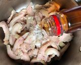 Hình bước làm 2 của món Tai heo bóp húng 🤤