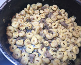 Foto del paso 2 de la receta: Tortellinis de carne a la carbonara con champiñones