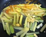 รูปขั้นตอนการทำที่ 3 ของ มะระหวานผัดไข่ สูตรไร้น้ำมัน