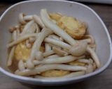 Foto langkah ke 7 dari resep White Crab Mushroom (Jamur Salju) with tofu.