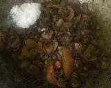 Foto langkah ke 5 dari resep Oseng pedas kerang Dara dan tempe.