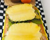 Foto del paso 2 de la receta: Ensalada Especial de Piña 🍍 Rellena con Frutas y Miel!🍯🥝🍊🍒