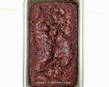 Foto langkah ke 7 dari resep Banana Moist Chocolate Cake.