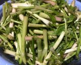 Hình bước làm 1 của món Rau Cần Xào Bò