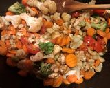 Csirkés, zöldséges tészta tejszínnel, sajttal 🥦🧄🥕🧀🍜 recept fázis 3 fotója