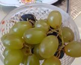 A picture of step 1 of Crazy Grapes Drink.