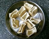 Hình bước làm 1 của món Đậu Hủ Nhồi Nấm Kho Cà Chua (Món Chay)