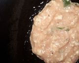 Foto del paso 2 de la receta: Tortitas de pollo con 🧀