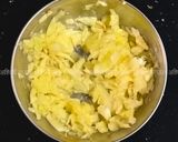 ओल्या हळदीची भाजी (olya haldichi bhaji recipe in marathi) रेसिपी स्टेप 1 फोटो 