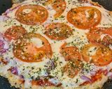 Foto del paso 4 de la receta: Pizza light con masa de pollo a la napolitana con provenzal