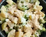Foto del passaggio 2 della ricetta Contorno di patate🥔e broccoli 🥦in friggitrice ad aria