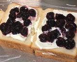 A picture of step 2 of Fruit Sandwich 🍒.