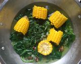 Foto langkah ke 8 dari resep Sayur Bening Bayam Jagung.
