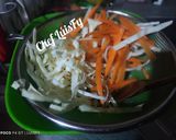 Foto del paso 2 de la receta: Repollo salteado con huevo y salchichas... LuisFy