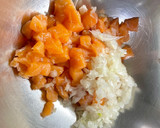 Foto del paso 2 de la receta: Tartar de salmón con aguacate y mango