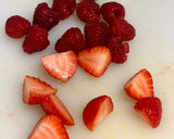Foto del paso 7 de la receta: Cheesecake de vainilla, frambuesas y moras con salsa de frutos rojos