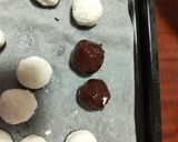 Foto del paso 5 de la receta: Bombones de coco y cobertura de chocolate