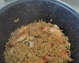 Foto del paso 7 de la receta: Fideuá a la cazuela con verduras y marisco