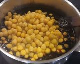 Foto del paso 3 de la receta: Cocina de subsistencia: Garbanzos con Chipirones en su tinta