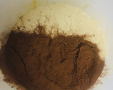 Foto del paso 2 de la receta: BUDÍN MUY HÚMEDO DE 🍫CHOCOLATE 🍫 Y 🍓FRUTILLAS 🍓