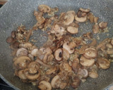 Foto del paso 4 de la receta: Solomillo de cerdo con setas en salsa de foie