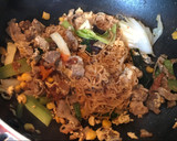 輕鬆做簡單吃-炒泡麵的食譜步驟3照片
