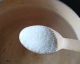 A picture of step 1 of Poached Egg Curry.