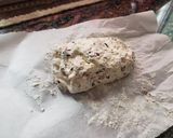 Foto del paso 5 de la receta: Rollo de queso con arándanos, pistachos, panceta y miel