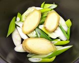 รูปขั้นตอนการทำที่ 4 ของ หมูสามชั้นต้มเบียร์และเต้าเจี้ยว