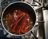 Foto del paso 6 de la receta: Gorditas rellenas de papas en salsa roja