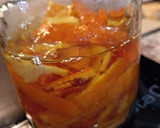 Foto del paso 7 de la receta: Piel de naranja confitada en almíbar