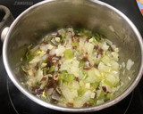 Foto del paso 2 de la receta: Guiso de oreja y garbanzos