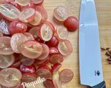 Foto del paso 1 de la receta Vasitos de Gelatina sabor Maracuyá con Uvas 🍇