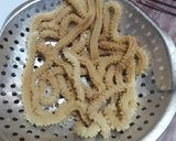 Foto langkah ke 3 dari resep Kue akar kelapa.