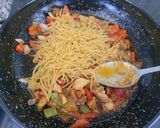 Foto del paso 3 de la receta: Fideos con conejo estofado y cocinados a mi manera, rápidos y económicos