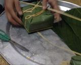 A picture of step 8 of Bánh chưng.