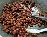 Foto langkah ke 3 dari resep Kacang Karamel Pedas.