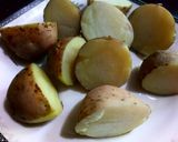 A picture of step 2 of Baked potato with peshawri chicken soup.