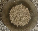Foto del paso 1 de la receta: Snack crocante de semillas de girasol especiadas