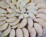 صورة لخطوة 2 من وصفة كيكة التفاح بالكراميل 🍎🍏❤️💚