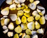 Foto del paso 3 de la receta: Filetes de lubina al horno con su propio pil pil