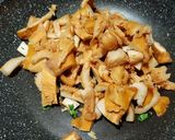 Une image de l'étape 3 de Sauce aux girolles.