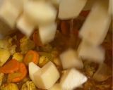 Фото кроку 4 до Тушкована картопля з мʼясом та овочами в мультиварці.