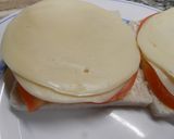 Foto del paso 3 de la receta Sándwich con 3 quesos y tomate